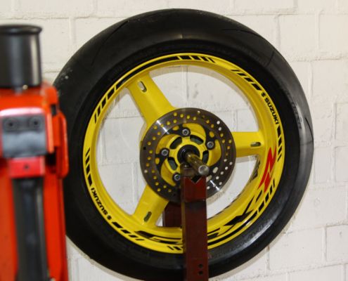 Rad auswuchten Motorradwerkstatt Lemgo, Motorrad Reifen kaufen, Reifenservice, Radwechsel Motorrad, Rad auswuchten