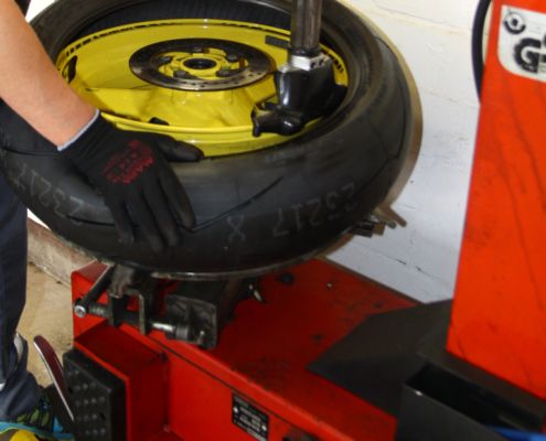 Reifen montieren Motorradwerkstatt Lemgo, Motorrad Reifen kaufen, Reifenservice, Reifen montieren